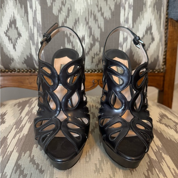 Prada Black Heels with Sleek Design and Luxurious Finish - Picture 1 of 7